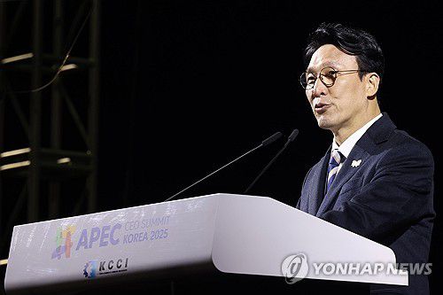 김민석 국무총리, '2025 APEC CEO 서밋' 환영만찬 축사(서울=연합뉴스) 김민석 국무총리가 28일 경주 화랑마을 어울마당에서 열린 '2025 APEC CEO 서밋'의 첫 번째 공식 행사인 환영만찬에서 축사하고 있다. 2025.10.28 [총리실 제공. 재판매 및 DB 금지] photo@yna.co.kr