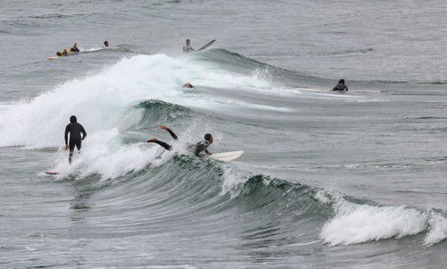 죽도 해변의 서퍼들 [사진/임헌정 기자]