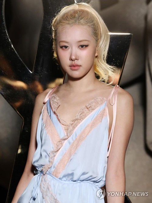 파리 패션 위크에 참석한 블랙핑크 로제[영국 엘르 인스타그램. 재판매 및 DB 금지]