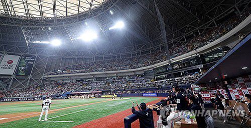 고척 스카이돔 만원 관중[연합뉴스 자료사진]