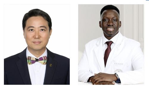 최고조 신임 주한 가나대사(왼쪽)와 토마스 타반 아콧 인제대 상계백병원 외과 전문의[주한 가나대사관과 토마스 제공. 재판매 및 DB 금지]