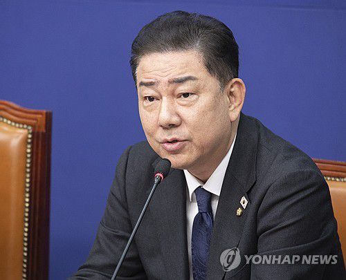 최고위원회의에서 발언하는 김병기 원내대표(서울=연합뉴스) 황광모 기자 = 더불어민주당 김병기 원내대표가 10일 국회에서 열린 최고위원회의에서 발언하고 있다. 2025.11.10 hkmpooh@yna.co.kr