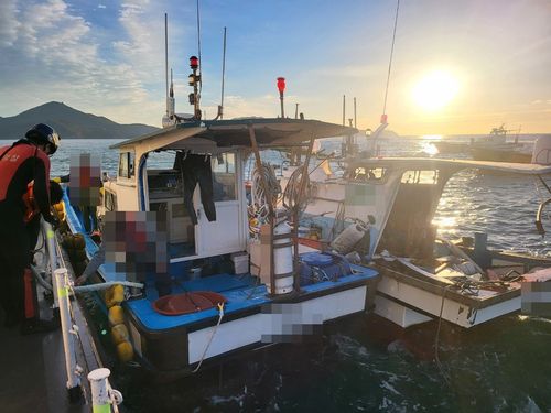 충돌한 어선 2척[경남 창원해양경찰서 제공. 재판매 및 DB 금지]