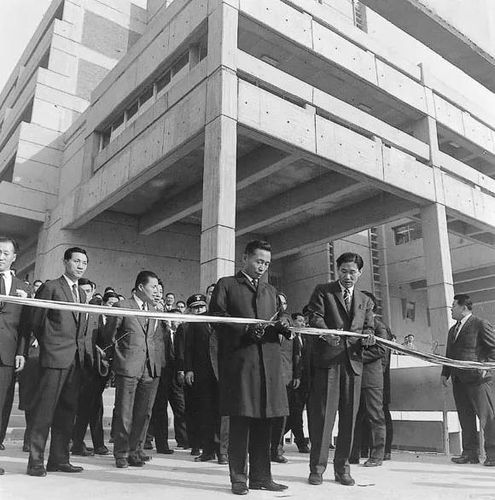 1968년 세운상가 준공식에 박정희 대통령과 김현옥 서울시장(우측)[출처: 서울시 기록관]