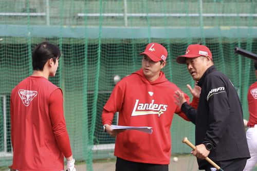 SSG 유망주 캠프에 초빙된 야마사키 다케시 인스트럭터[SSG 랜더스 제공. 재판매 및 DB 금지]