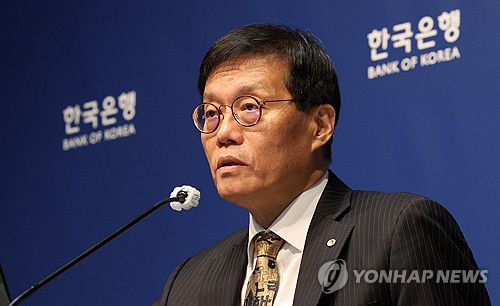 발언하는 이창용 한은 총재(서울=연합뉴스) 이창용 한국은행 총재가 지난달 23일 서울 중구 한국은행에서 열린 금융통화위원회 금리 결정에 대한 기자간담회에서 발언하고 있다. 2025.10.23 [사진공동취재단] photo@yna.co.kr