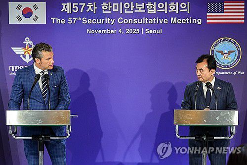 제57차 한미안보협의회의 공동기자회견(서울=연합뉴스) 안규백 국방부 장관과 피트 헤그세스 미국 국방부(전쟁부) 장관이 4일 서울 용산 국방부 청사에서 열린 제57차 한미안보협의회의(SCM) 공동기자회견에 참석해 있다. 2025.11.4 [사진공동취재단] photo@yna.co.kr