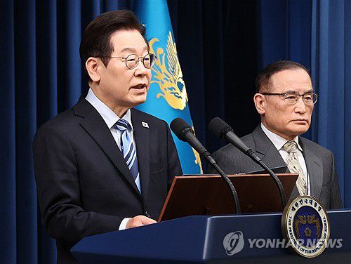 이재명 대통령, 팩트시트 합의 발표(서울=연합뉴스) 한상균 기자 = 이재명 대통령이 14일 서울 용산 대통령실에서 한미 관세·안보 협상 '조인트 팩트시트'(공동 설명자료) 최종 합의를 발표하고 있다. 2025.11.14 xyz@yna.co.kr