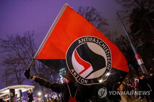 안티파 깃발[EPA 연합뉴스 자료사진. 재판매 및 DB 금지]