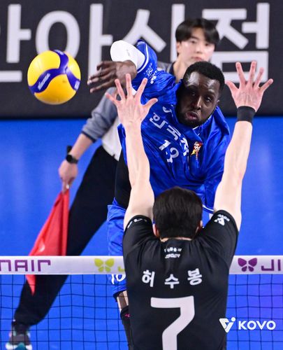 공격하는 한국전력의 베논[한국배구연맹 제공. 재판매 및 DB 금지]