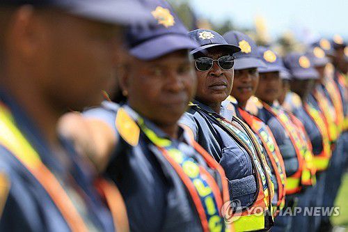 남아공 경찰[로이터 연합뉴스 자료사진 재판매 및 DB 금지]