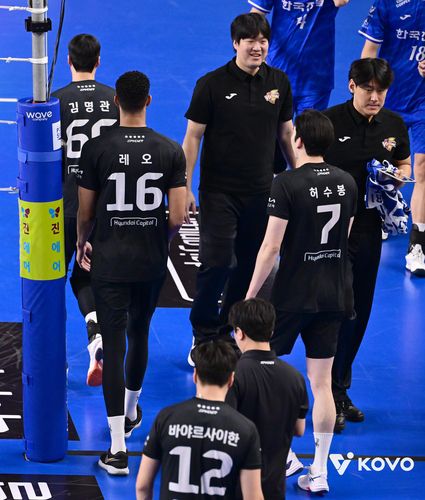 한국전력 경기 후 퇴장하는 현대캐피탈 선수들[한국배구연맹 제공. 재판매 및 DB 금지]