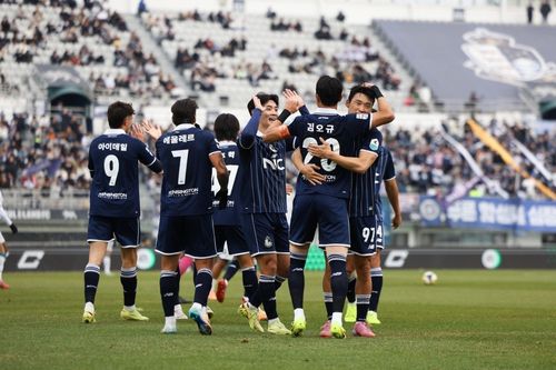 김오규가 팀의 두 번째 골 넣자 기뻐하는 서울 이랜드 선수들[서울 이랜드 제공. 재판매 및 DB 금지]
