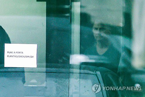 가택 연금 도중 도주 의혹으로 체포된 자이르 보우소나루 브라질 전 대통령이 경찰청 건물 내부에 있는 모습[AFP=연합뉴스. 재판매 및 DB 금지]