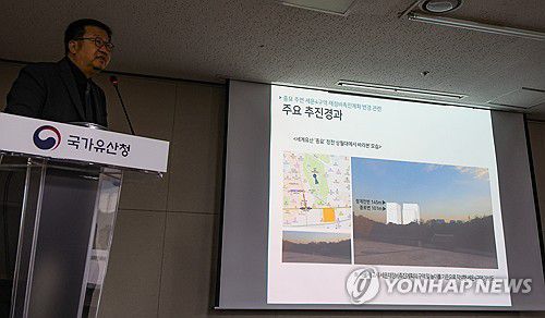 국가유산청, 종묘 앞 세운재정비촉진계획 관련 입장 발표 기자간담회(서울=연합뉴스) 류효림 기자 = 이종훈 국가유산청 역사유적정책관이 17일 서울 종로구 국립고궁박물관에서 열린 국가유산청, 종묘 앞 세운재정비촉진계획 관련 입장 발표 기자간담회에서 경과보고를 하고 있다. 2025.11.17 ryousanta@yna.co.kr