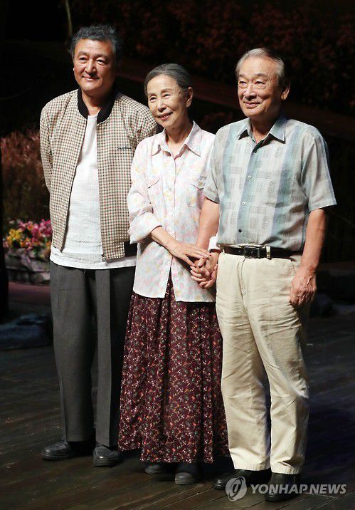 연극 '사랑별곡'의 고인배-손숙-이순재[연합뉴스 자료사진]