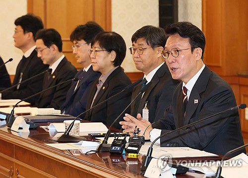 미세먼지특별대책위원회, 발언하는 김민석 국무총리(서울=연합뉴스) 이정훈 기자 = 김민석 국무총리가 25일 서울 종로구 정부서울청사에서 열린 미세먼지특별대책위원회에서 발언하고 있다. 2025.11.25 uwg806@yna.co.kr