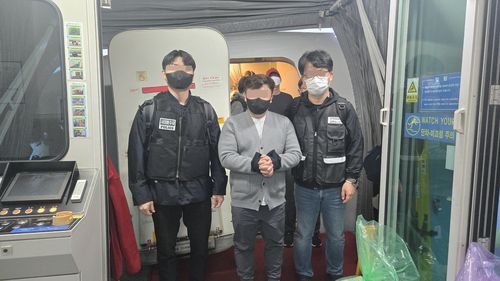 베트남서 강제 송환된 저작권 위반 혐의 40대 총책[경찰청 제공. 재판매 및 DB 금지]