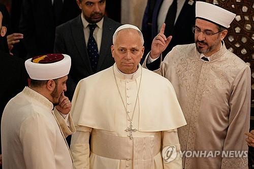 블루 모스크 방문한 레오 14세 교황[AP 연합뉴스. 재판매 및 DB 금지]