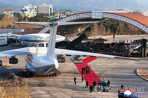 김정은, 북한 공군창설 80주년 기념행사 참석…주애 동행(평양 조선중앙통신=연합뉴스)  김정은 국무위원장이 딸 주애와 함께 지난 28일 제2공군사단 59길영조영웅연대 갈마비행장에서 북한 공군 창설 80주년 기념행사에 참석해 장병들을 치하하고  항공절 기념 공군 시위비행 및 기념보고대회와 기념공연을 관람했다고 조선중앙통신이 30일 보도했다.  2025.11.30      [국내에서만 사용가능. 재배포 금지. For Use Only in the Republic of Korea. No Redistribution] nkphoto@yna.co.kr