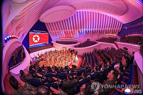 김정은, 북한 공군창설 80주년 기념행사 참석…주애 동행(평양 조선중앙통신=연합뉴스)  김정은 국무위원장이 딸 주애와 함께 지난 28일 제2공군사단 59길영조영웅연대 갈마비행장에서 북한 공군 창설 80주년 기념행사에 참석해 장병들을 치하하고  항공절 기념 공군 시위비행 및 기념보고대회와 기념공연을 관람했다고 조선중앙통신이 30일 보도했다.  2025.11.30      [국내에서만 사용가능. 재배포 금지. For Use Only in the Republic of Korea. No Redistribution] nkphoto@yna.co.kr