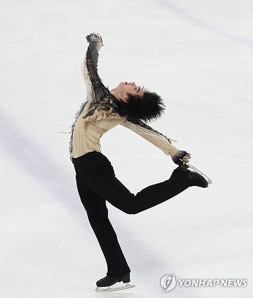 경기 펼치는 차준환(서울=연합뉴스) 신준희 기자 = 30일 목동아이스링크에서 열린 2025 전국남녀 피겨스케이팅 회장배 랭킹대회 남자 싱글 프리스케이팅에 출전한 차준환이 경기를 펼치고 있다.     이번 대회는 2026 밀라노·코르티나담페초 동계올림픽에 나설 대표팀 선수(남자 2명·여자 2명)를 뽑기 위한 1차 선발전이다. 2025.11.30 hama@yna.co.kr