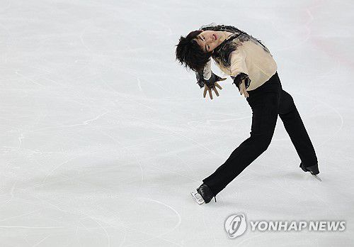 경기 펼치는 차준환(서울=연합뉴스) 신준희 기자 = 30일 목동아이스링크에서 열린 2025 전국남녀 피겨스케이팅 회장배 랭킹대회 남자 싱글 프리스케이팅에 출전한 차준환이 경기를 펼치고 있다.     이번 대회는 2026 밀라노·코르티나담페초 동계올림픽에 나설 대표팀 선수(남자 2명·여자 2명)를 뽑기 위한 1차 선발전이다. 2025.11.30 hama@yna.co.kr