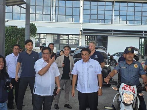 필리핀 범죄단지를 둘러보는 주필리핀 한국대사관과 필리핀·유엔 당국자들[주필리핀 한국대사관 제공. 재판매 및 DB 금지]