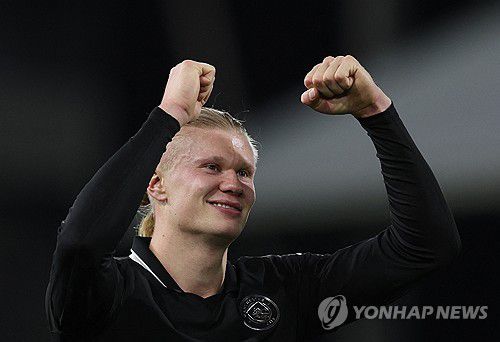 EPL 통산 최소 경기 100골 기록을 새로 쓴 맨시티의 홀란.[로이터=연합뉴스]