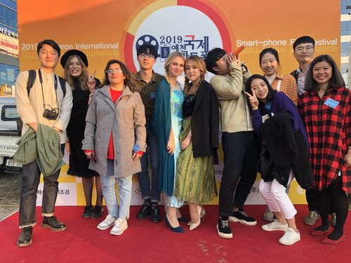 2019년 예천국제스마트폰영화제 홍보대사로 활동한 정안나(왼쪽서 6번째)[본인 제공]