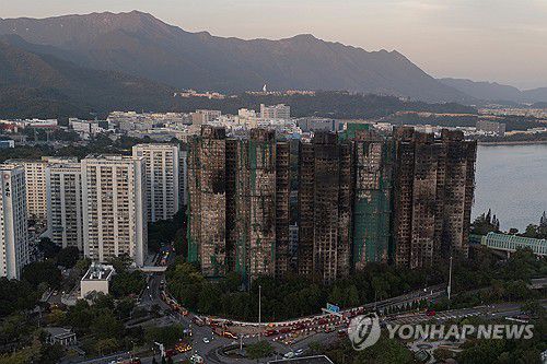 최소 159명의 사망자를 낸 '웡 푹 코트' 아파트 화재참사 현장 [AP=연합뉴스 자료사진]