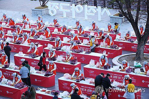 강추위 속 김장 [연합뉴스 자료사진]