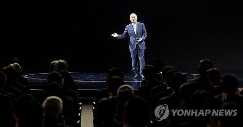 기아 80주년, 발언하는 정의선 회장(용인=연합뉴스) 김주형 기자 = 정의선 현대차그룹 회장이 5일 경기 용인시 기아 비전스퀘어에서 열린 기아 80주년 기념식에서 발언하고 있다. 2025.12.5 kjhpress@yna.co.kr