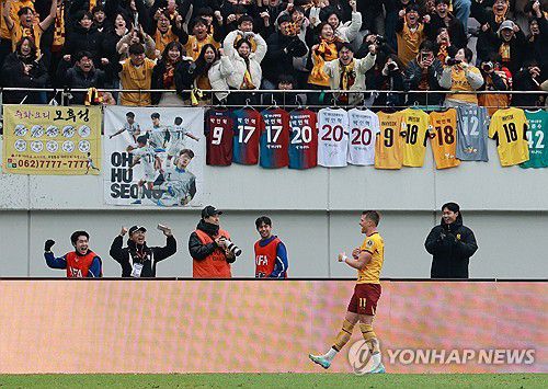 동점이야(서울=연합뉴스) 한종찬 기자 = 6일 오후 서울 마포구 월드컵로 서울월드컵경기장에서 열린 광주FC와 전북현대의 2025 하나은행 코리아컵 결승전. 광주 프리드욘슨이 골을 넣은 뒤 기뻐하고 있다. 2025.12.6 saba@yna.co.kr