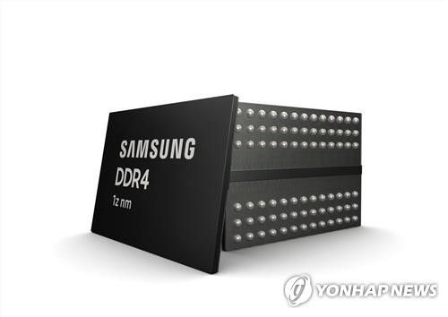 삼성전자의 3세대 10나노급(1z) 8Gb DDR4 D램    [삼성전자 제공]