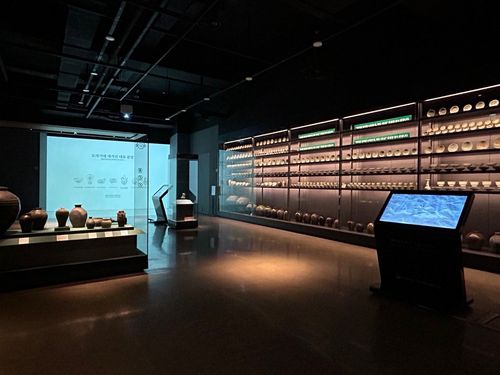 기존 '서해 해양교류' 전시실 모습     (태안=연합뉴스) 김예나 기자 = 지난 9월 찾은 충남 태안해양유물전시관 '서해 해양교류' 전시실 모습. 2025.12.8     yes@yna.co.kr