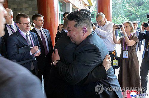 김정은, 푸틴과 회담(평양 조선중앙통신=연합뉴스) 북한의 조선중앙통신은 전승절 80주년 열병식에 참석 하기위해 중국을 방문한 김정은 북한 국무위원장과 블라디미르 푸틴 러시아 대통령이 3일 베이징 댜오위타이 국빈관에서 회담을 가졌다고 4일 보도했다.2025.9.4      [국내에서만 사용가능. 재배포 금지. For Use Only in the Republic of Korea. No Redistribution] nkphoto@yna.co.kr