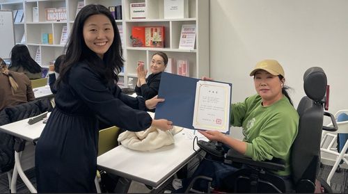 한국어 교육 과정 수료증 받는 최올가 대표[본인 제공]