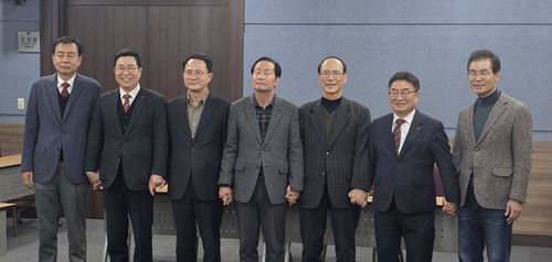 경남교육감 선거 보수·중도 단일화 후보자들[촬영 김동민]