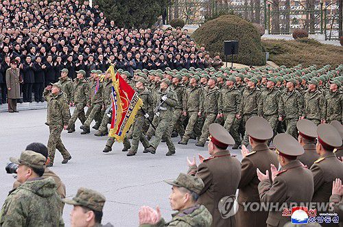 북한, 러 파병 공병부대 귀국 환영식 진행(평양 조선중앙통신=연합뉴스) 북한 조선중앙통신은 13일 "해외 작전지역에 출병하였던 조선인민군 공병부대 지휘관, 전투원들이 부과된 군사 임무를 완수하고 승리의 개가 드높이 귀국하였다"며 전날 평양 4·25문화회관 광장에서 '제528공병연대'를 위한 환영식이 진행됐다고 보도했다. 2025.12.13      [국내에서만 사용가능. 재배포 금지. For Use Only in the Republic of Korea. No Redistribution] nkphoto@yna.co.kr