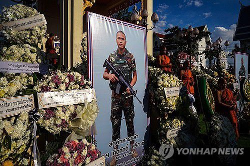 캄보디아와 교전 중 숨진 태국 군인 화장식[로이터 연합뉴스. 재판매 및 DB 금지]