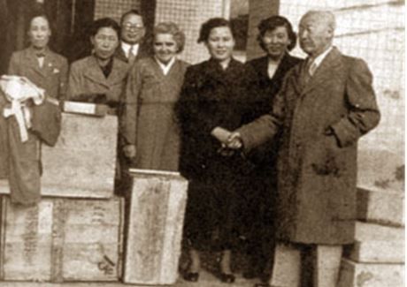 6.25 전쟁 당시 이승만 대통령에 위문품 전달 [재일민단 제공]