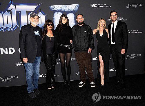 지난 9월 '스파이널 탭 2' 시사회에 참석한 라이너 감독 부부(왼쪽)와 자녀들[로이터 연합뉴스 자료사진. 재판매 및 DB 금지]