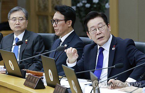 국무회의 발언하는 이재명 대통령(세종=연합뉴스) 김도훈 기자 = 이재명 대통령이 16일 정부세종청사에서 열린 국무회의에서 발언하고 있다. 2025.12.16 [대통령실통신사진기자단] superdoo82@yna.co.kr