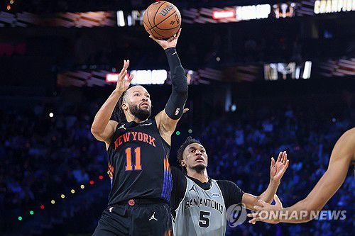 제일런 브런슨(11번)의 슛[AP=연합뉴스]