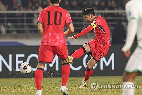 손흥민 슈팅(고양=연합뉴스) 서대연 기자 = 20일 경기도 고양종합운동장에서 열린 2026 북중미 월드컵 아시아 3차 예선 B조 7차전 대한민국과 오만의 경기.      손흥민이 슈팅하고 있다. 2025.3.20 dwise@yna.co.kr