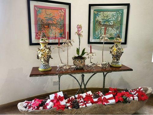 패트릭 마브로스 하라레 본점의 은으로 만든 촛대와 코끼리 장식[이은별 제공. 재판매 및 DB 금지]