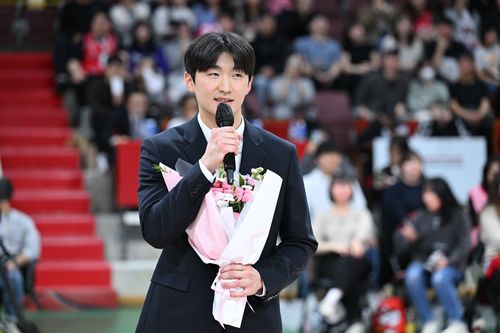 신인선수 입단식 참석한 정관장의 '슈퍼 루키' 문유현[KBL 제공. 재판매 및 DB 금지]