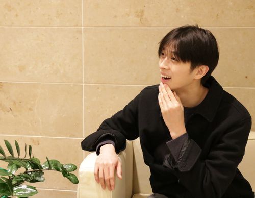 인터뷰하는 전민철(상트페테르부르크=연합뉴스) 최인영 특파원 = 러시아 마린스키 발레단의 퍼스트 솔리스트 전민철이 5일(현지시간) 러시아 상트페테르부르크 마린스키 극장 안에서 연합뉴스와 인터뷰하고 있다. 2025.12.23 abbie@yna.co.kr (끝)