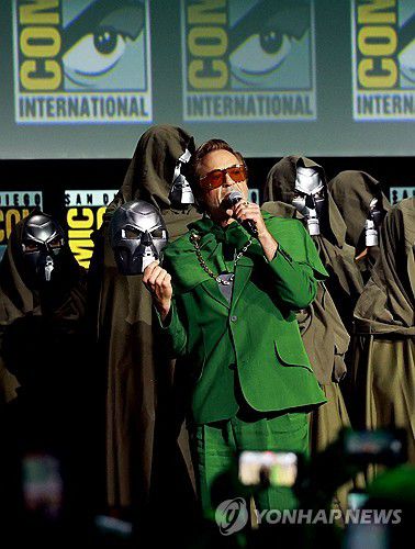 지난해 7월 '코믹-콘' 무대에 '닥터 둠' 캐릭터로 등장한 로버트 다우니 주니어[AFP 연합뉴스 자료사진. 재판매 및 DB 금지]